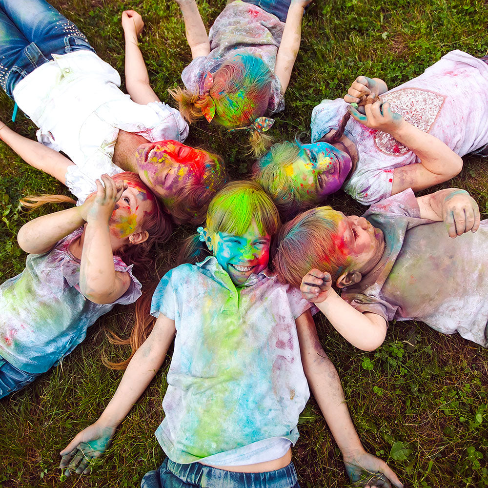Childrens-playing-colour-powder-daycares-Canada